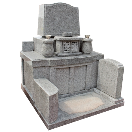 写真：壺状の花立のある洋風のお墓。右側に墓誌があります。