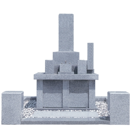 写真:明るい色の石を使ったお墓。右側に墓誌があり、玉砂利が敷いてあります。