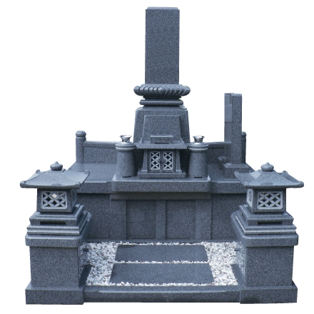 写真:敷石部分に砂利と飛石のあるお墓。右側に墓誌があります。